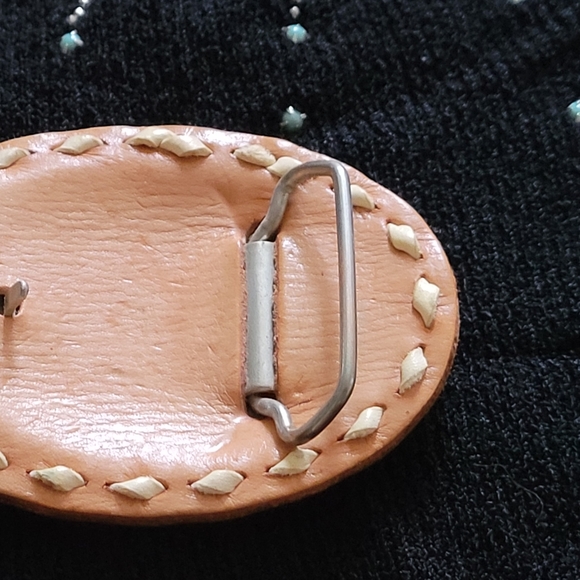 Vintage HAND TOOLED FLORAL BELT BUCKLE - Picture 5 of 6